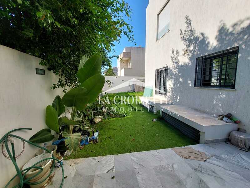 Appartement S+2 avec  jardin à La Soukra